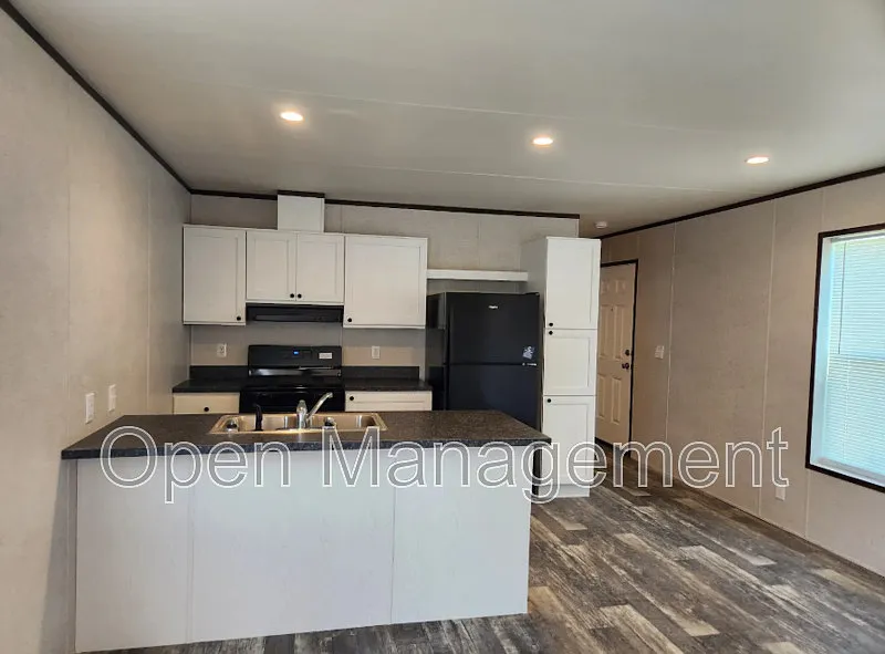 3 bed, 2.0 bath, 1056 sqft, $1,149 — Photo 4