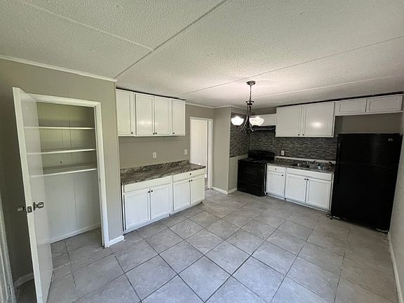 4th image of 2830 Village Green Dr