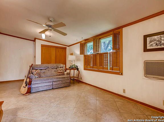 5th image of 227 Meadowood Ln