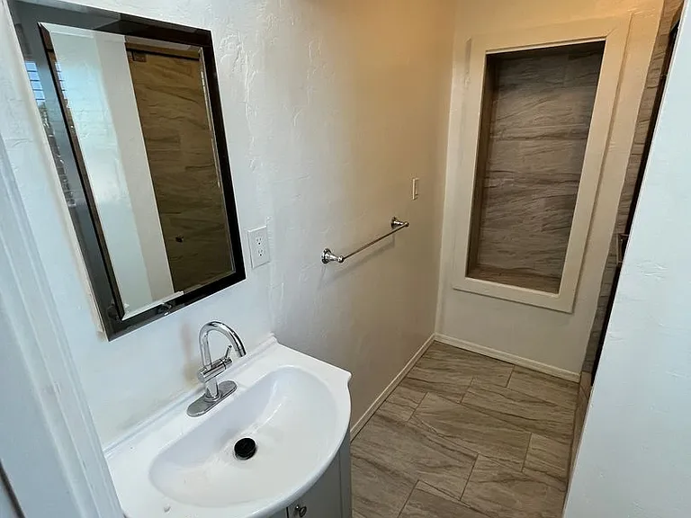 2220 E Grant Rd — Photo 20