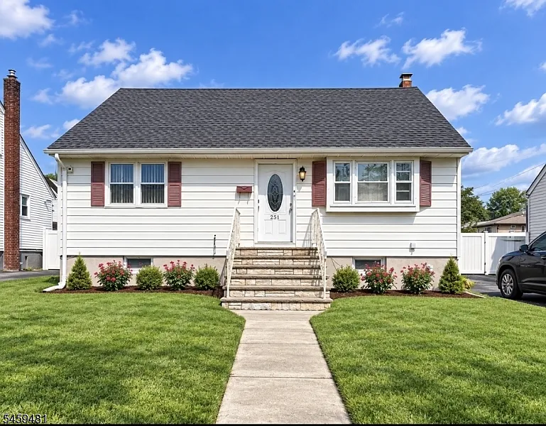 251 Chamberlain Ave