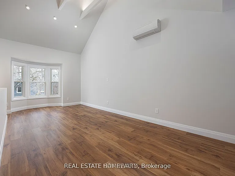 21 Alton Ave #UPPER — Photo 10