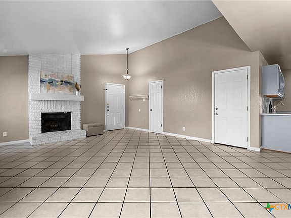 5th image of 2210 Silverhill Dr