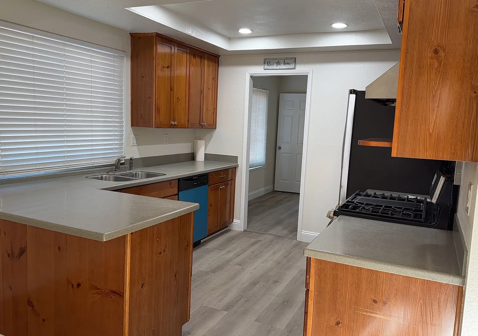 4 bed, 1854 sqft, $3,200 — Photo 3