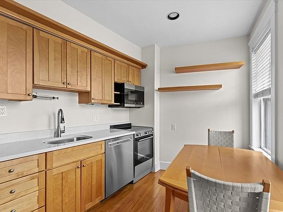 3rd image of 110 Lanark Rd APT 10