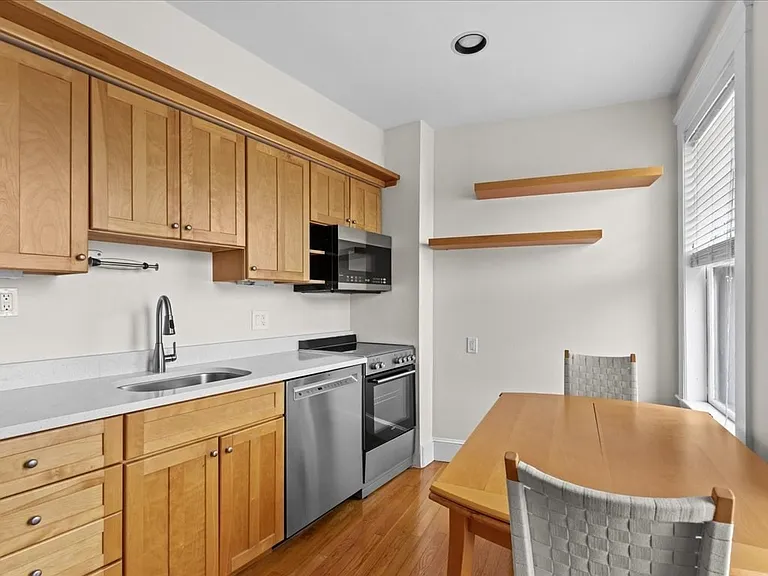 110 Lanark Rd #10 — Photo 2