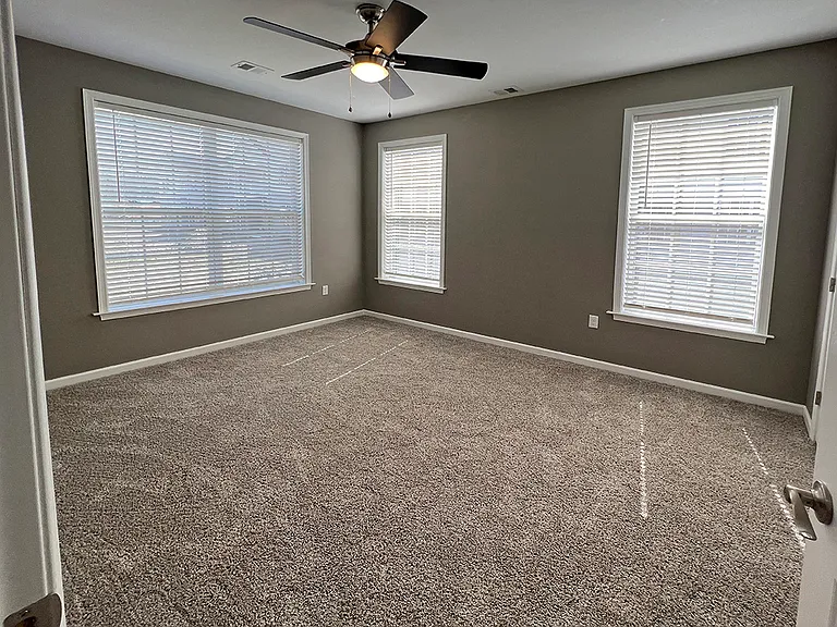 Green Valley Apartments — Photo 7