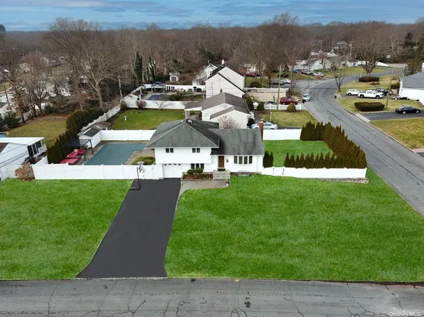 40 Balsam Lane, Commack, NY 11725