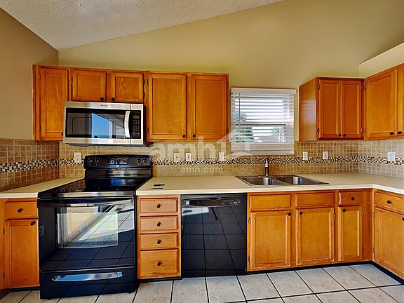 3rd image of 5855 Whitehaven Dr