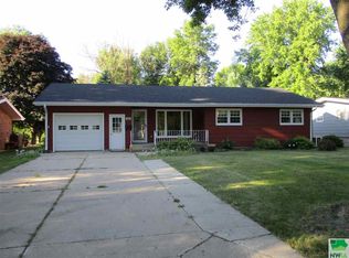412 Bissell St, Laurens, IA 50554