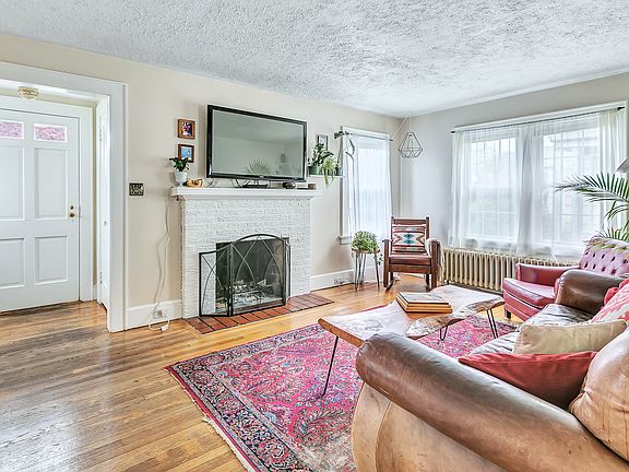 4th image of 146 Placid Ave