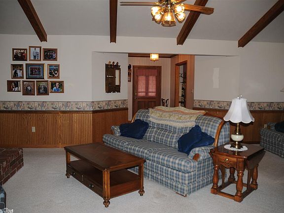 3rd image of 8 White Oak Cir