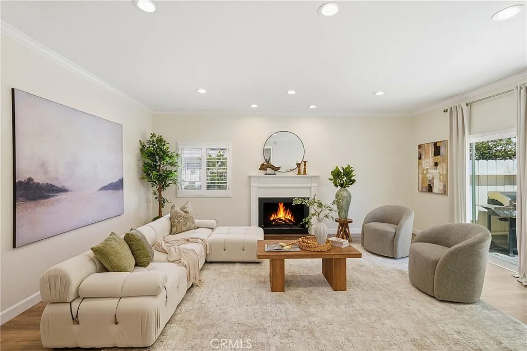 3 bed, 2.5 bath, 1513 sqft, $3,850 — Photo 1
