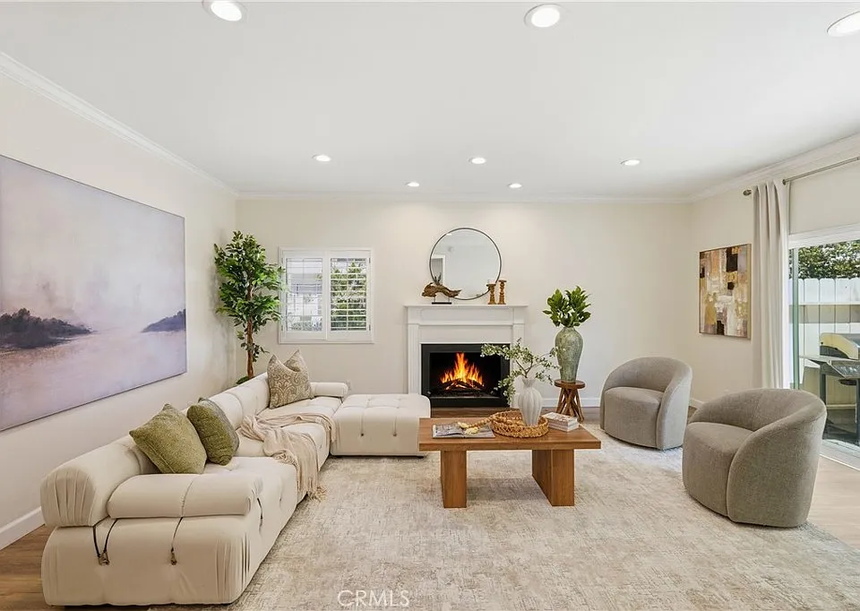 1433 S Beverly Dr
