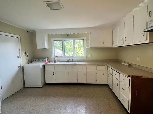 (undisclosed Address), West Roxbury, MA 02132