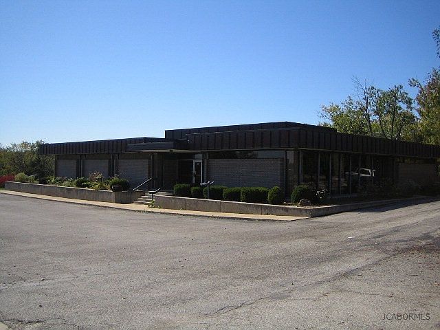 1st image of 116 Commerce Dr