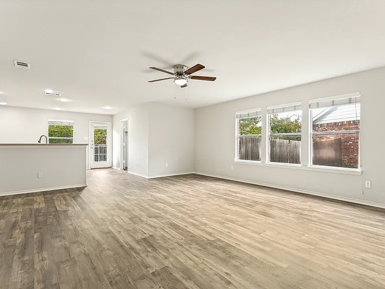 556 Winbridge Ln — Photo 16