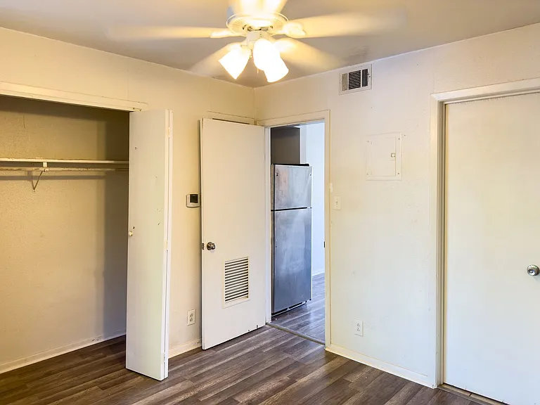 1010 W 23rd St #9 — Photo 9