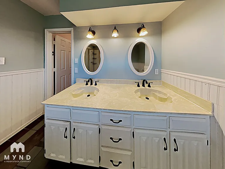 1607 Boardwalk Ct — Photo 8