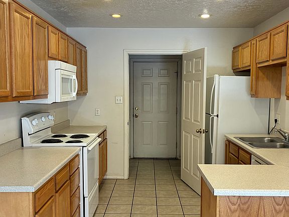 4th image of 901 S Boulder Ave APT 3