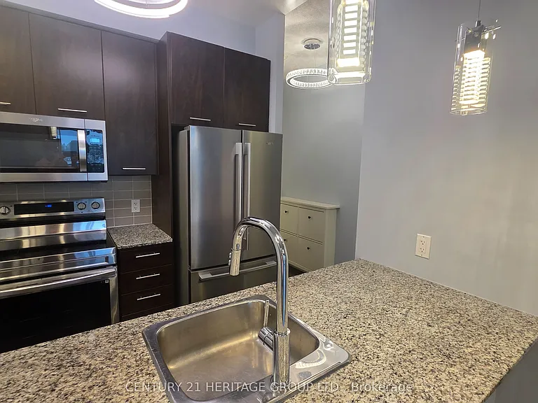 135 Village Green Sq #525 — Photo 7