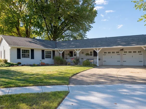 580 Crossbrook Dr, Berea, OH 44017