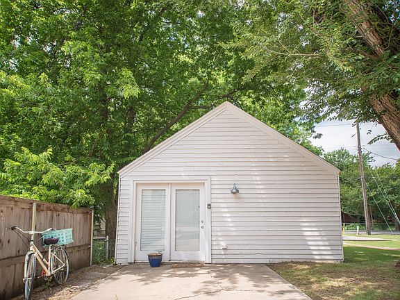 2nd image of 816 1/2 Miller Ave