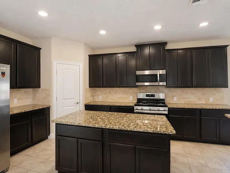 3913 Tunstall Dr — Photo 8