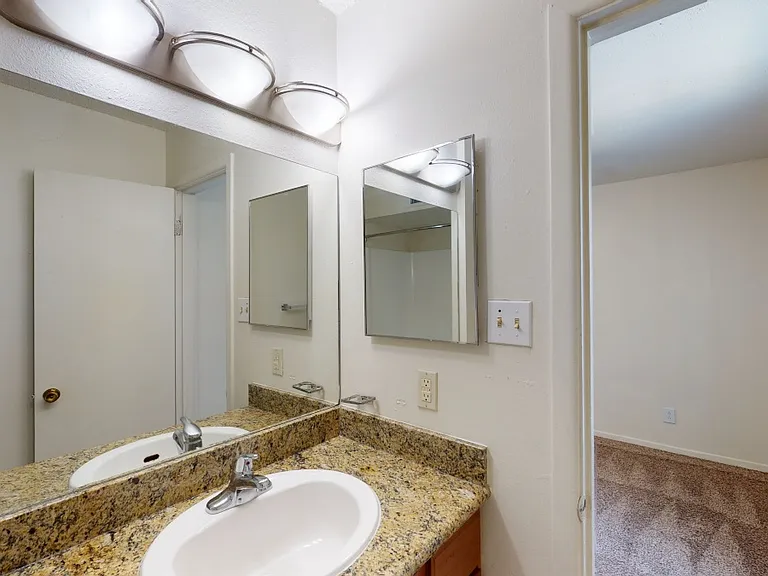 Golden Crest — Photo 12