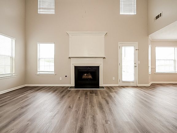 4th image of 1375 Lafayette Sq
