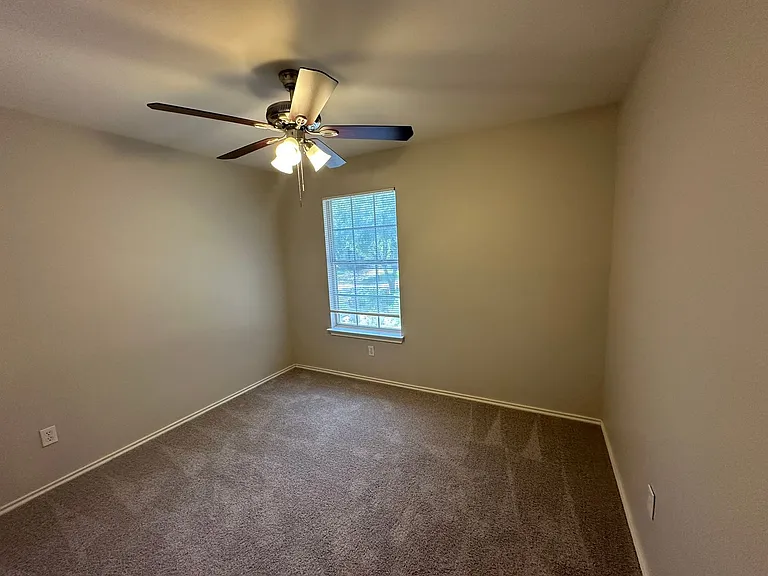 1917 White Oak Cir — Photo 22