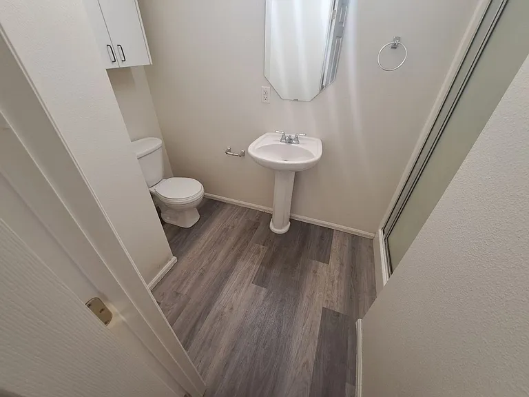 1015 SE 4th St #10 — Photo 11