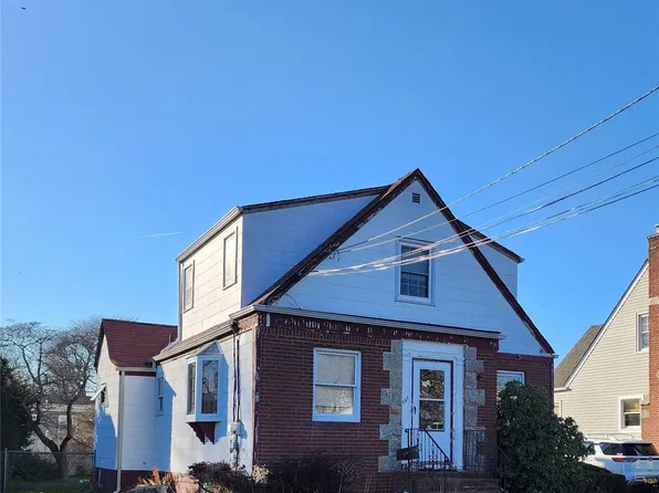 547 S 1st Street, Lindenhurst, NY 11757