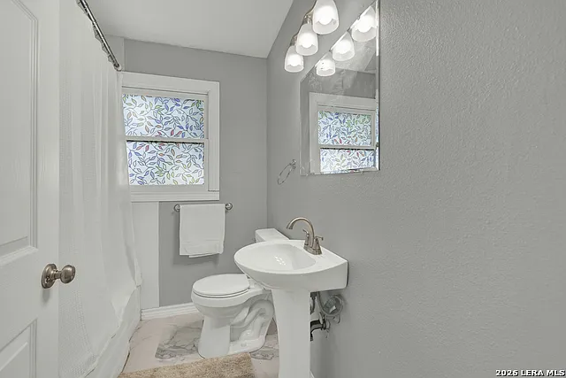 105 E Huebinger St — Photo 18