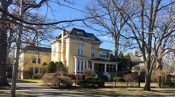 271 Scott Ave photo 1