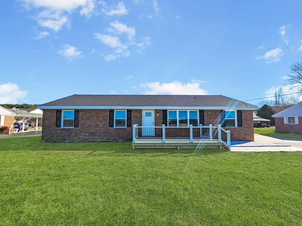 53 Hill St, Onancock, VA 23417