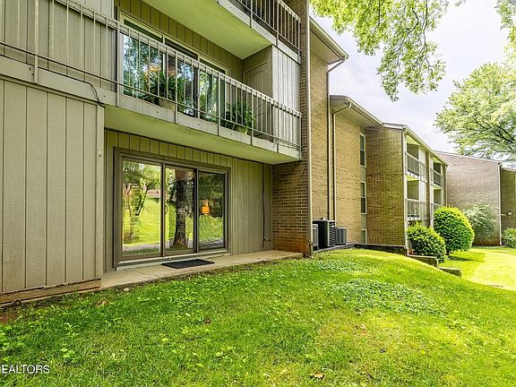 5th image of 467 Canberra Dr #B103