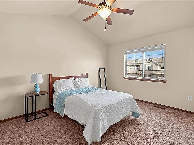 1635 Burr Dr — Photo 2
