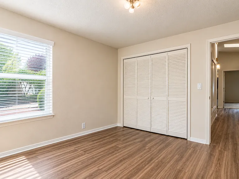 10916 Griffith Park Dr NE — Photo 13