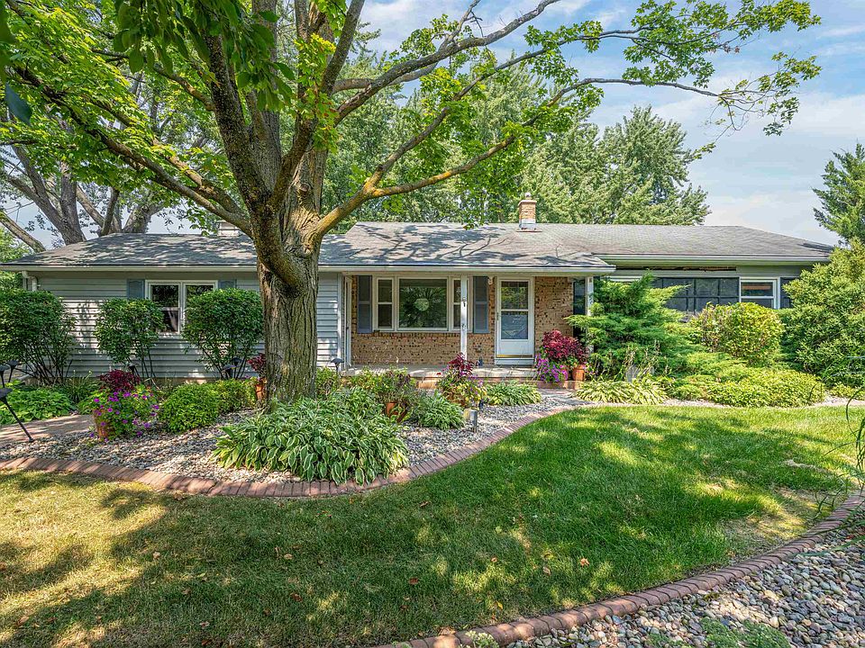 1st image of 150 Villa Dr