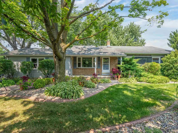150 Villa Dr, Neenah, WI 54956