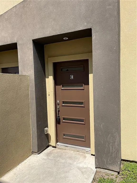 2 bed, 2.5 bath, 1185 sqft, $1,100 — Photo 2