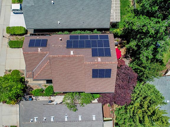 3rd image of 283 Canyon Creek Cir