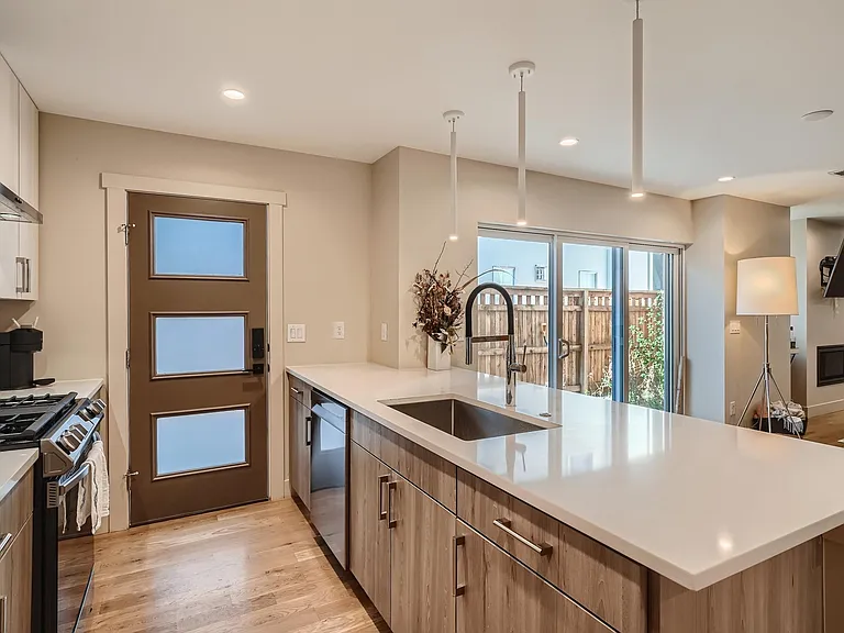 1456 N Zenobia St — Photo 10