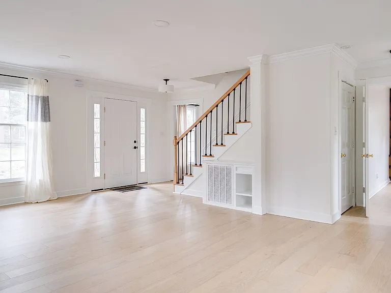 2437 Tilghman Cir — Photo 3