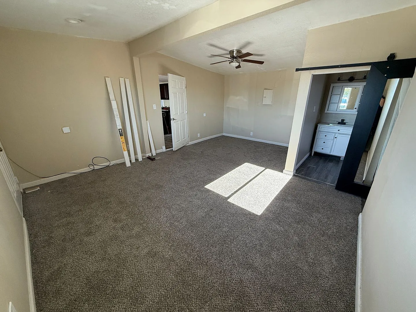 Charming 3 Bedroom 1 Bathroom Solar Home in North Edwards! — Photo 4