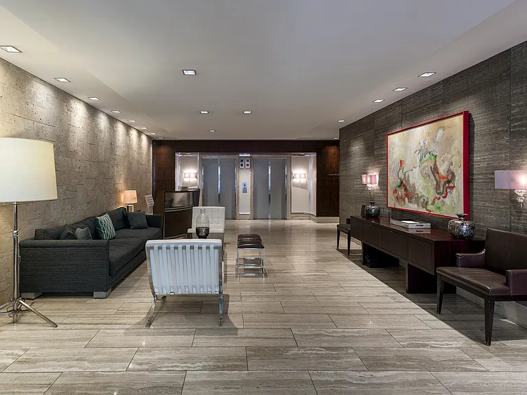 The Promenade at Harbor East — Photo 14