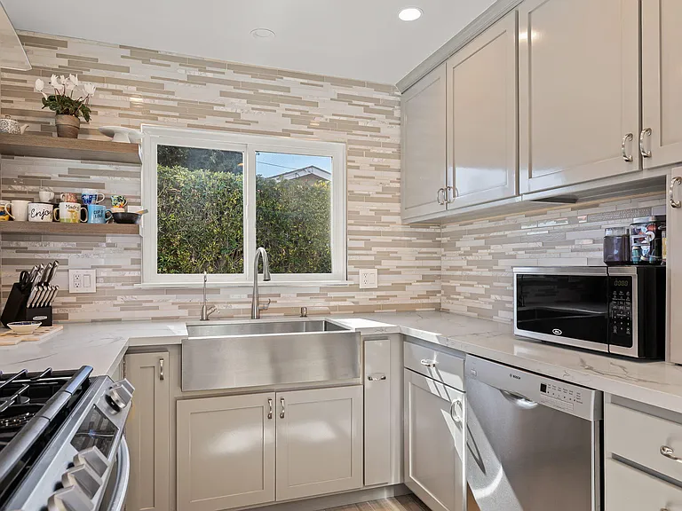 1330 La Manida St — Photo 19