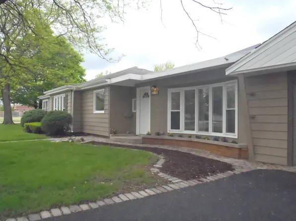 6330 W 107th St, Chicago Ridge, IL 60415