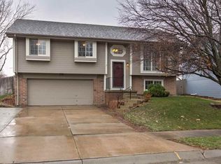 15211 Chalco Pointe Dr, Omaha, NE 68138